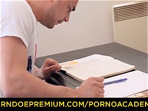porno ACADEMIE - Tina Kay gets double penetration in red-hot school hook-up